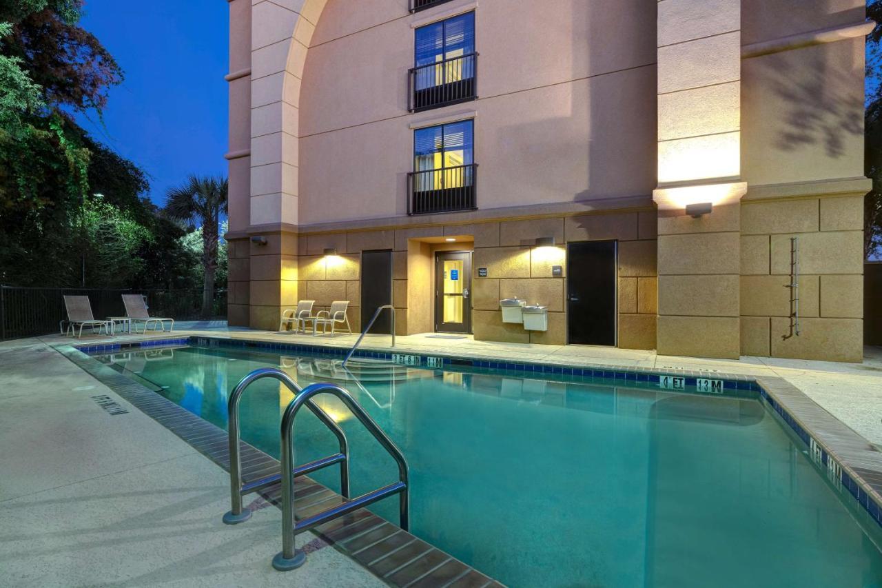 Hampton Inn & Suites Pensacola/Gulf Breeze Exterior photo